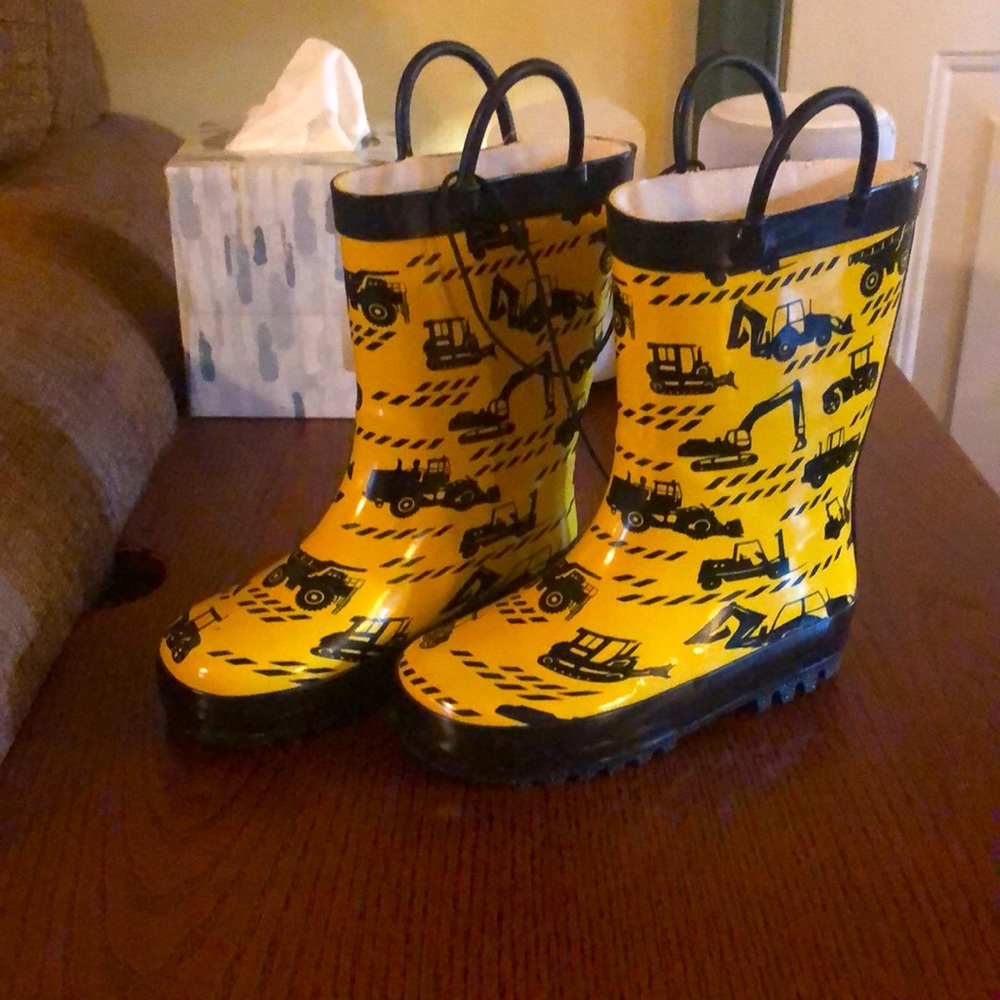 NEW Toddler Rain Boots - size 7-8